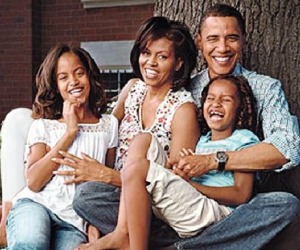 مصر اليوم - أوباما وعائلته يقضون عطلة عيد الميلاد في هاواي